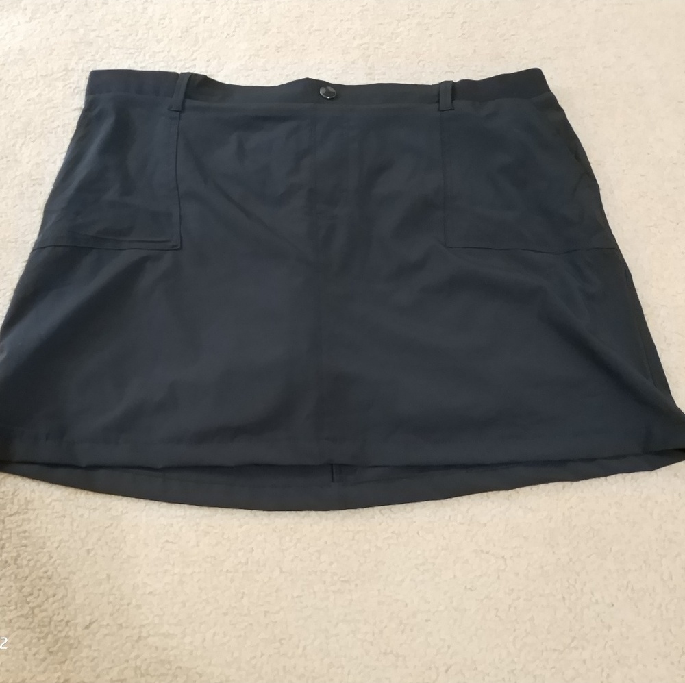Bogo Women's size 20 athletic skirt w shorts.